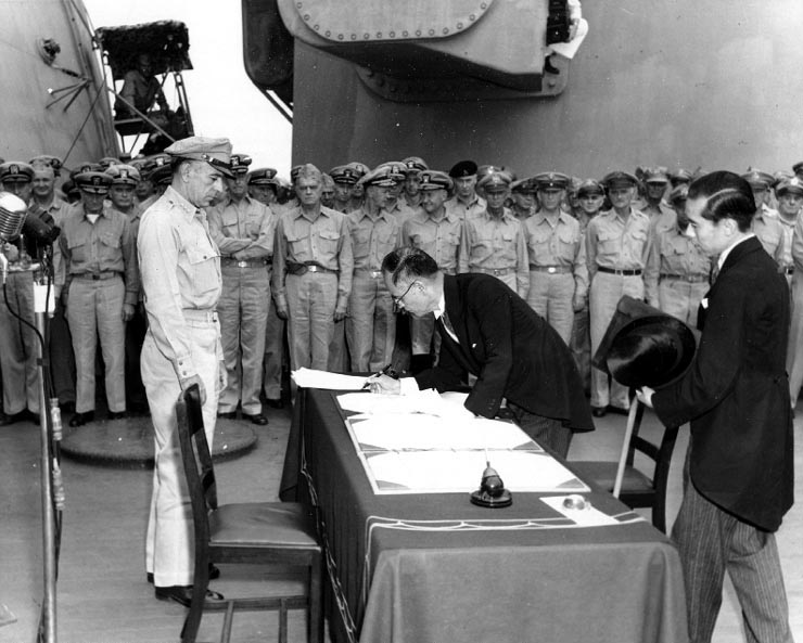 Shigemitsu-Signs-Surrender-USS-Missouri
